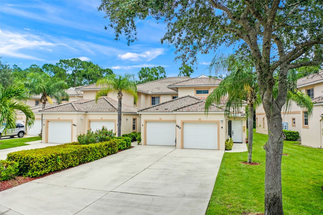 680 Luisa Ln #4, Naples, FL 34104