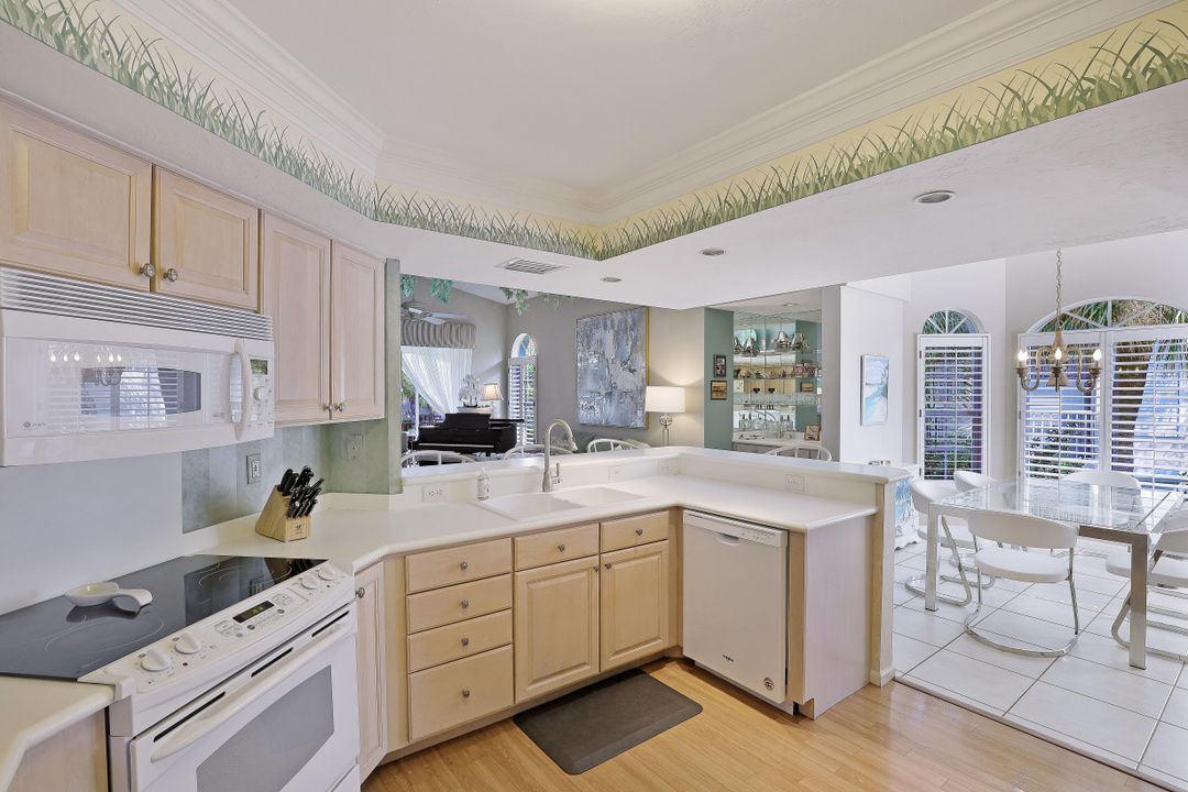 8459 Abbington Cir #9-922, Naples, FL 34108