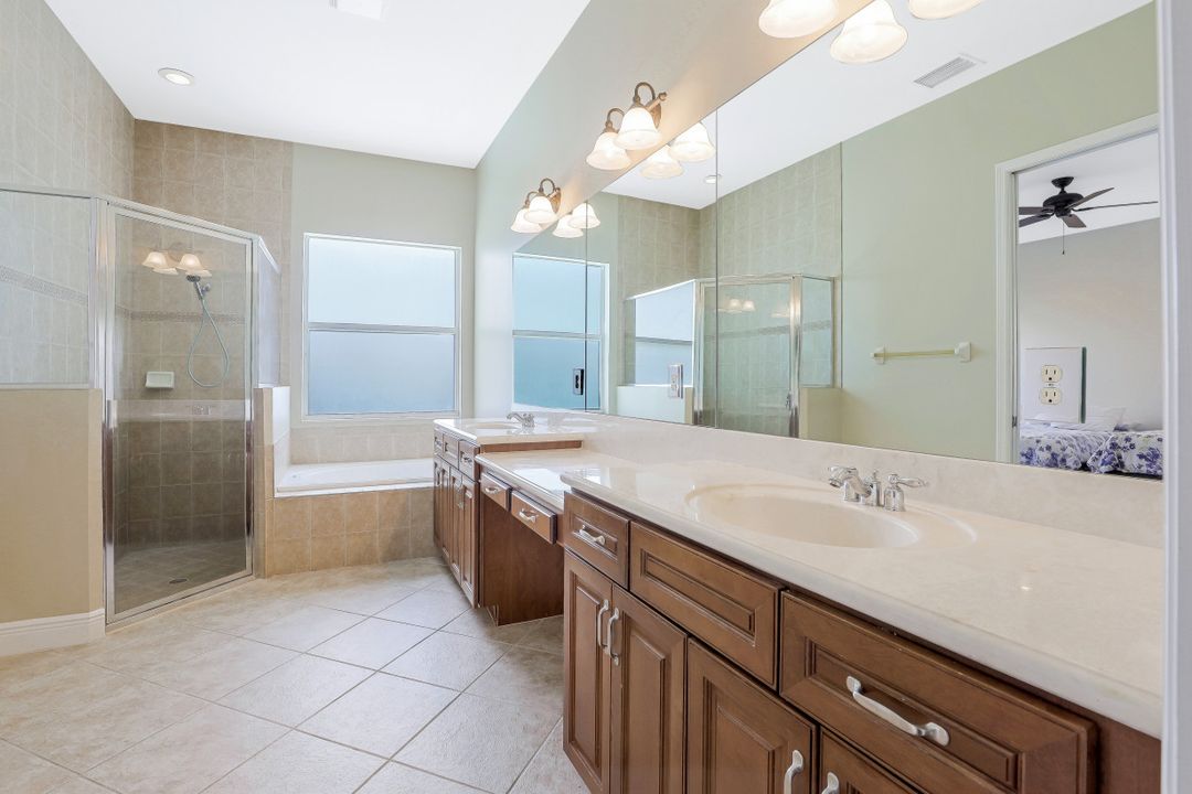 1717 Birdie Dr, Naples, FL 34120