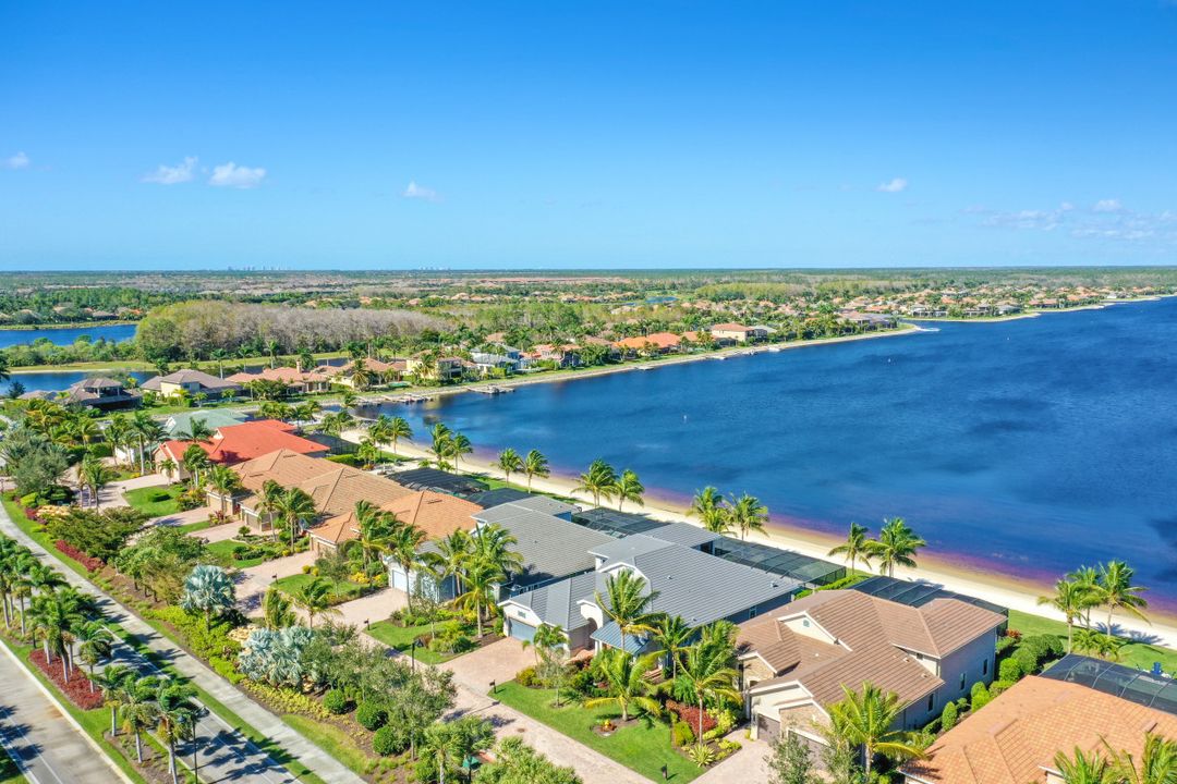 9067 Breakwater Dr, Naples, FL 34120