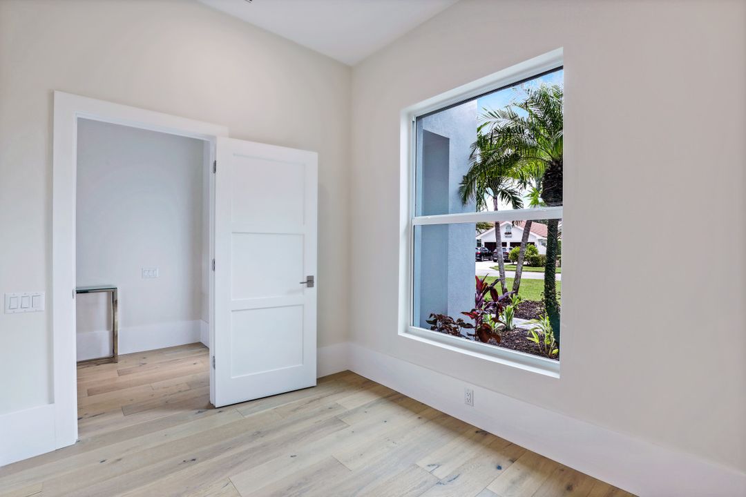 7525 Cordoba Cir, Naples, FL 34109