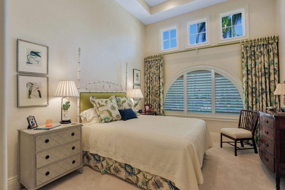 2911 Tiburon Blvd E, Naples, FL 34109