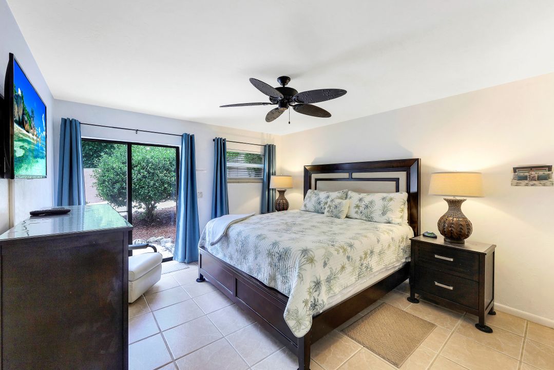 550 Inlet Dr, Marco Island, FL 34145