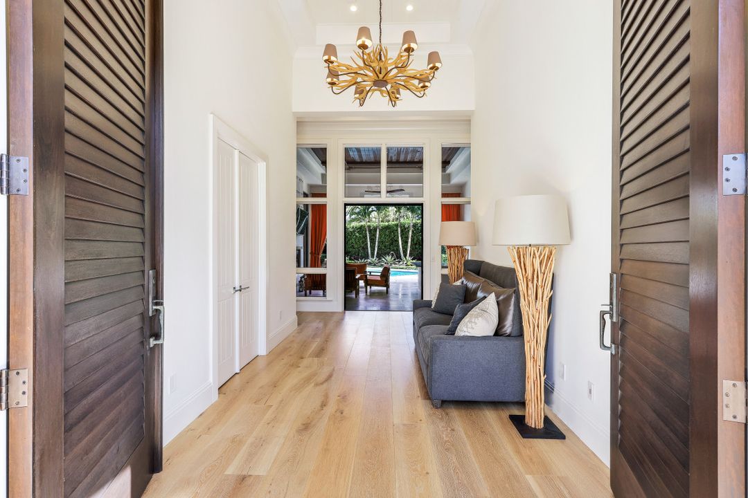 2546 Augusta Dr, Naples, FL 34109