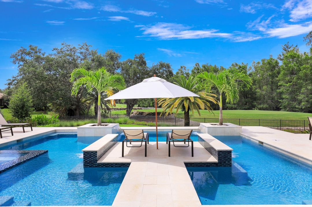 13610 Pondview Cir, Naples, FL 34119