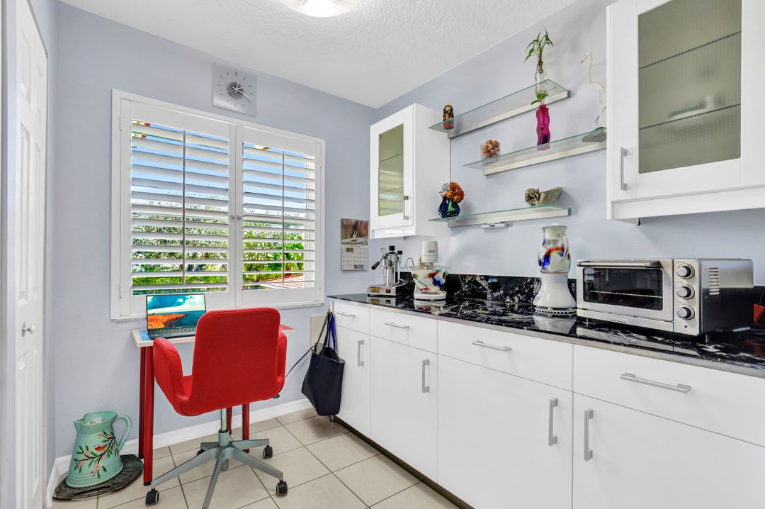 6940 Huntington Lakes Cir #202, Naples, FL 34119