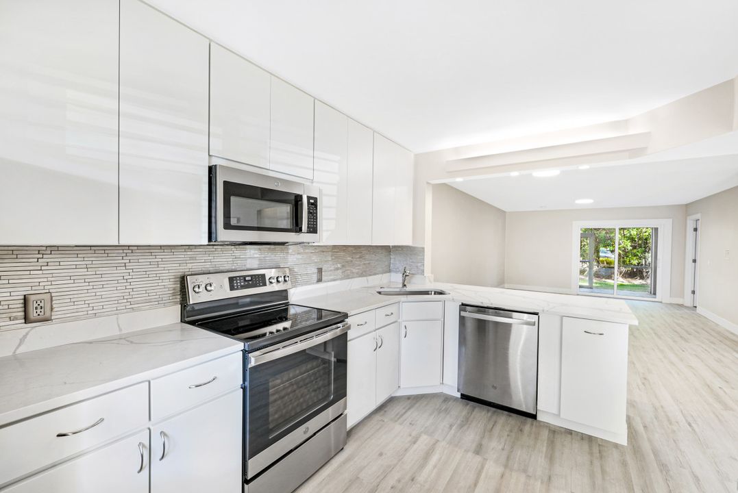 7797 Esmeralda Way #K-102, Naples, FL 34109