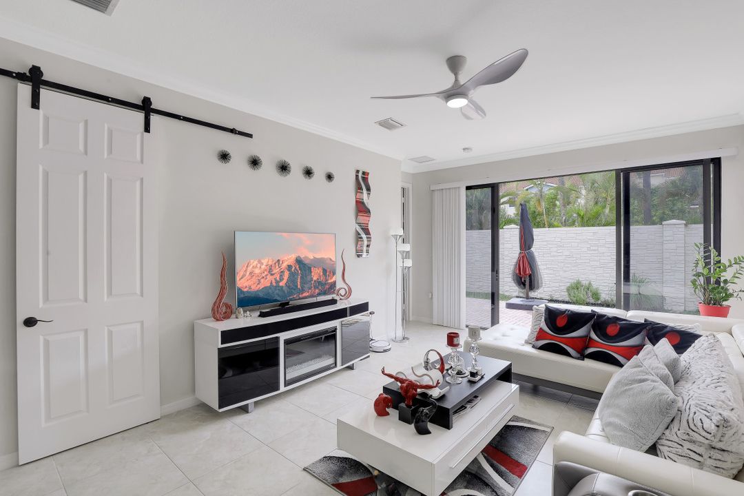 8821 Madrid Cir, Naples, FL 34104