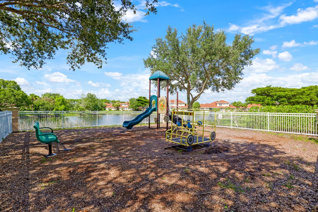 5520 Cheshire Dr, Fort Myers, FL 33912