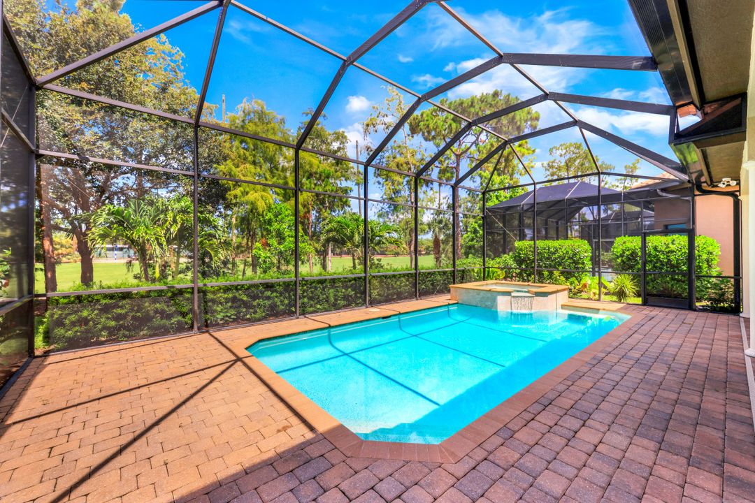 7375 Lantana Cir, Naples, FL 34119