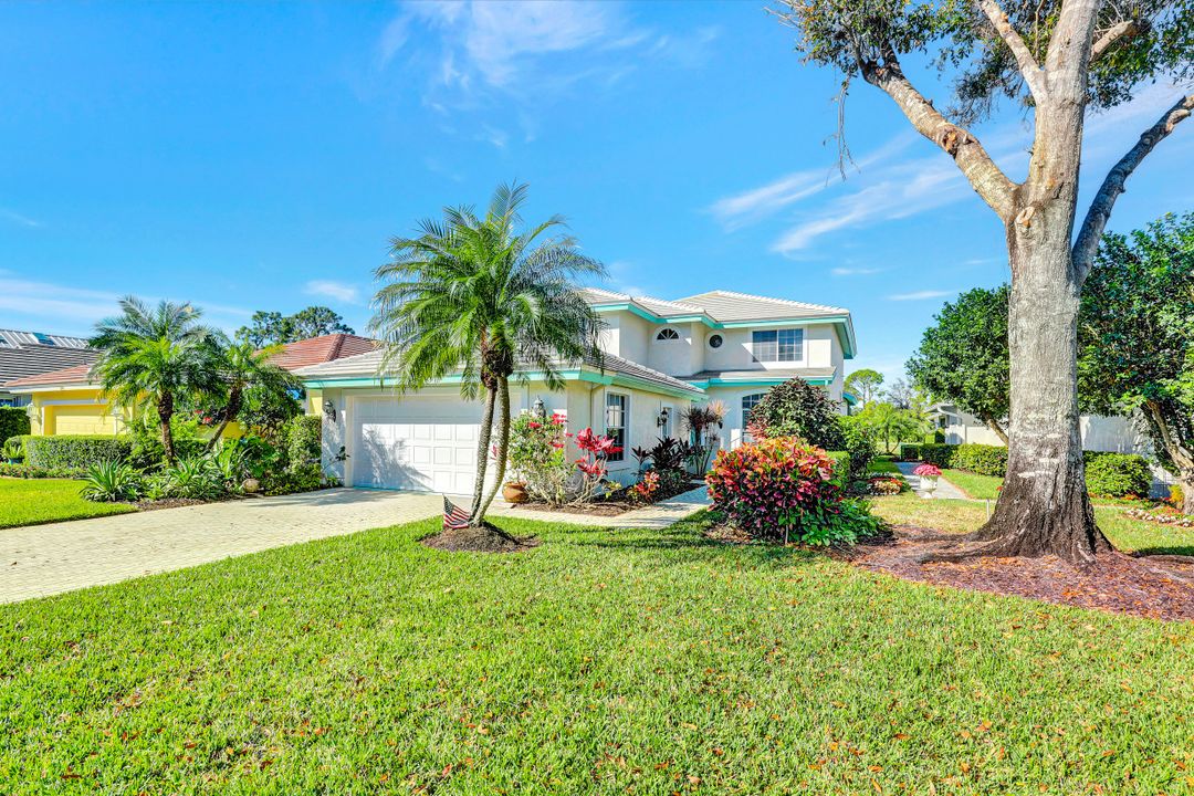 242 Edgemere Way E, Naples, FL 34105