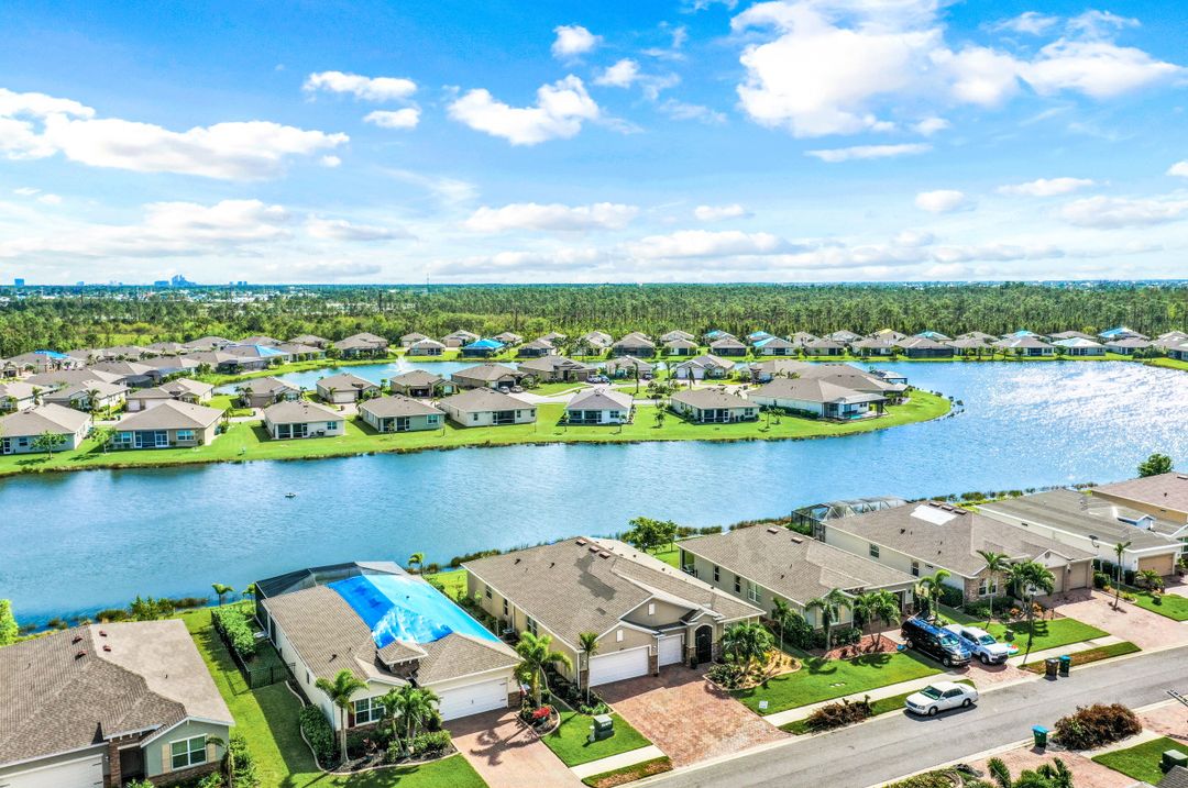 3188 Amadora Cir, Cape Coral, FL 33909