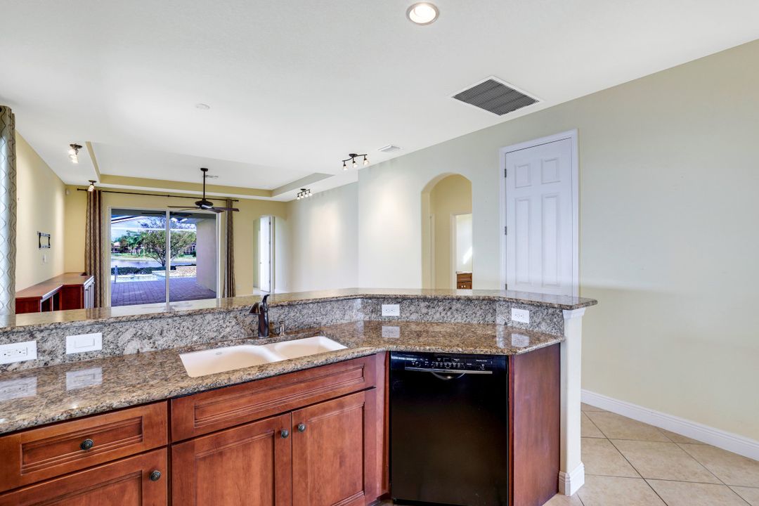 9400 La Bianco St, Fort Myers, FL 33967