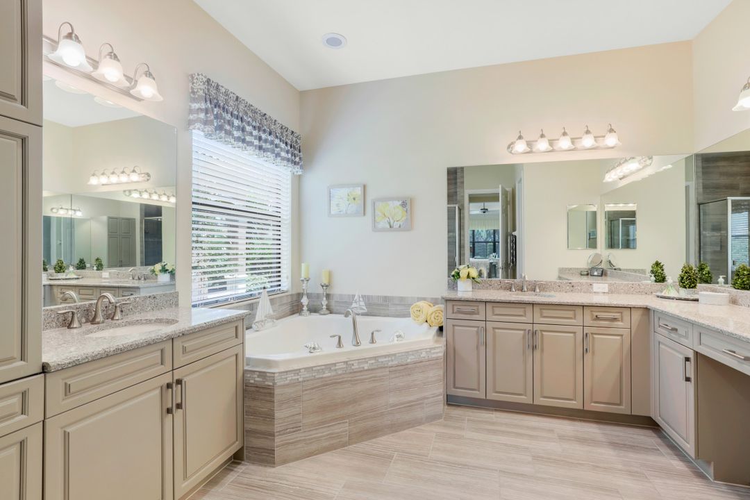 3646 Santaren Ct, Naples, FL 34119