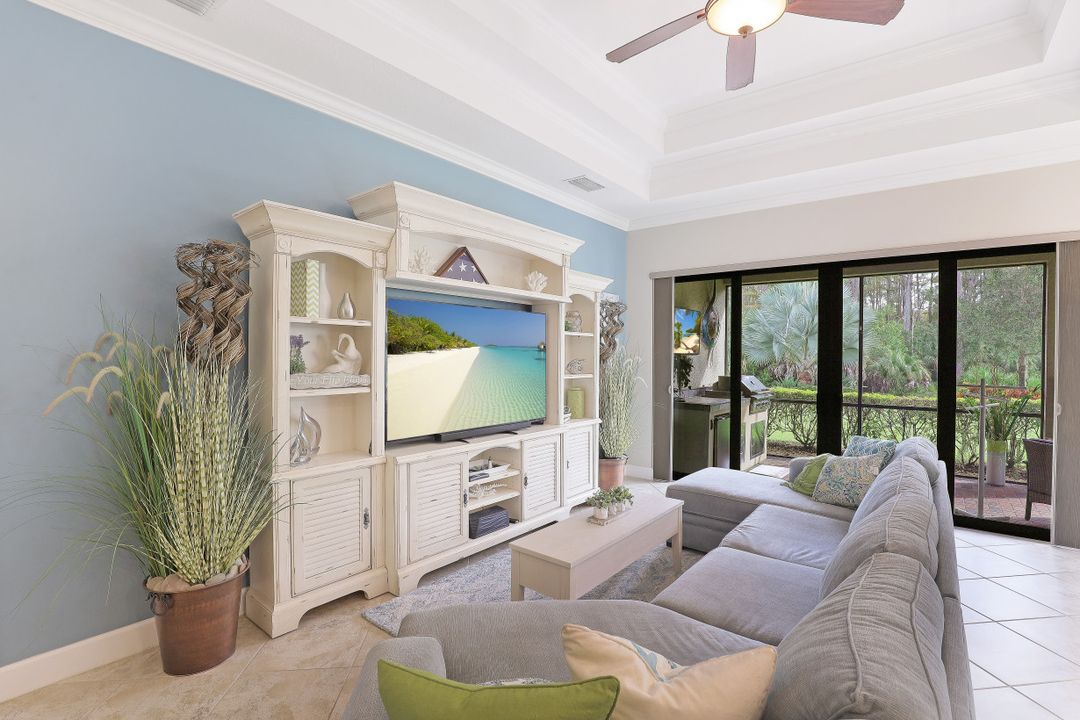 9367 Isla Bella Cir, Bonita Springs, FL 34135