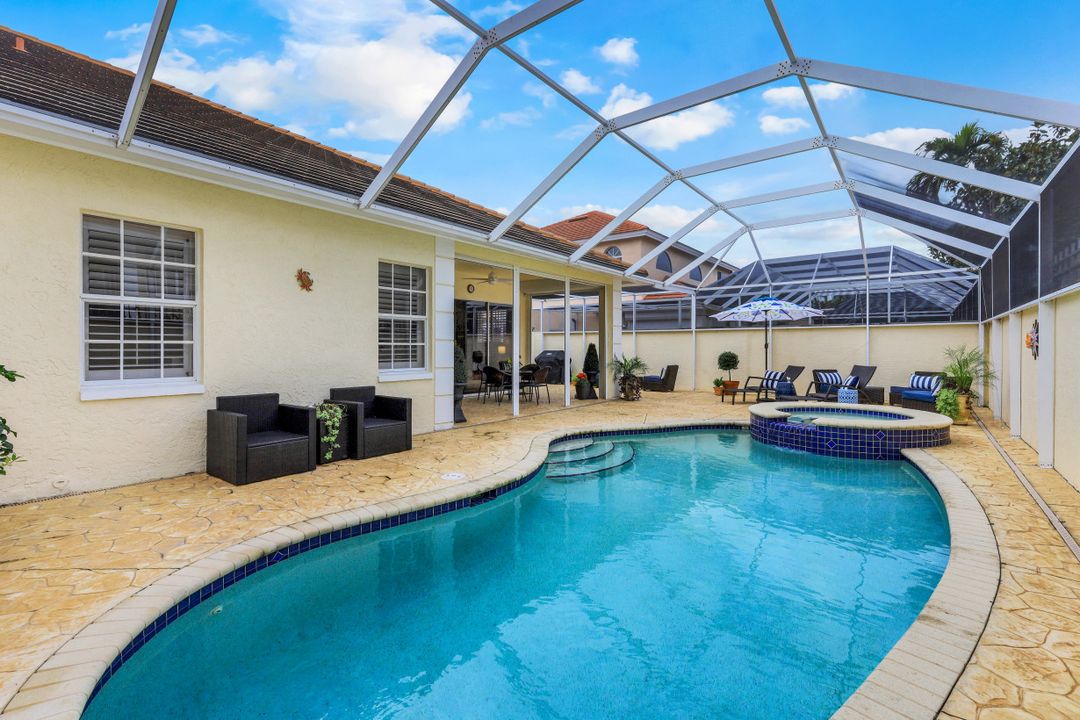 2208 Paget Cir, Naples, FL 34112