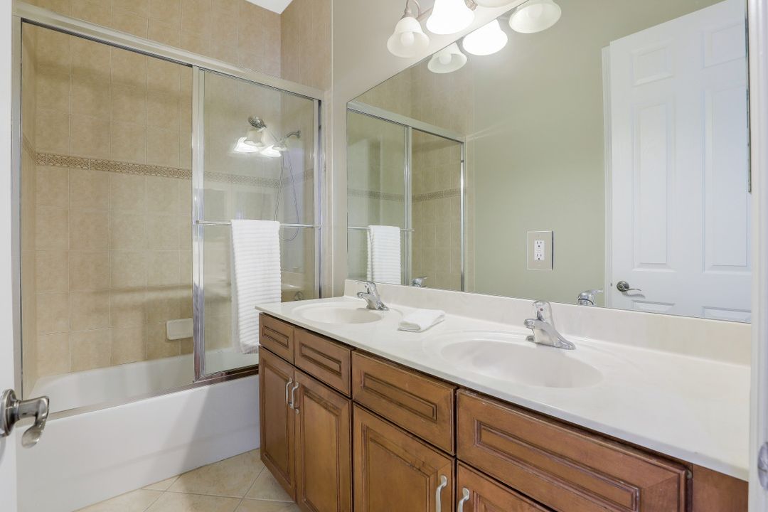 1717 Birdie Dr, Naples, FL 34120