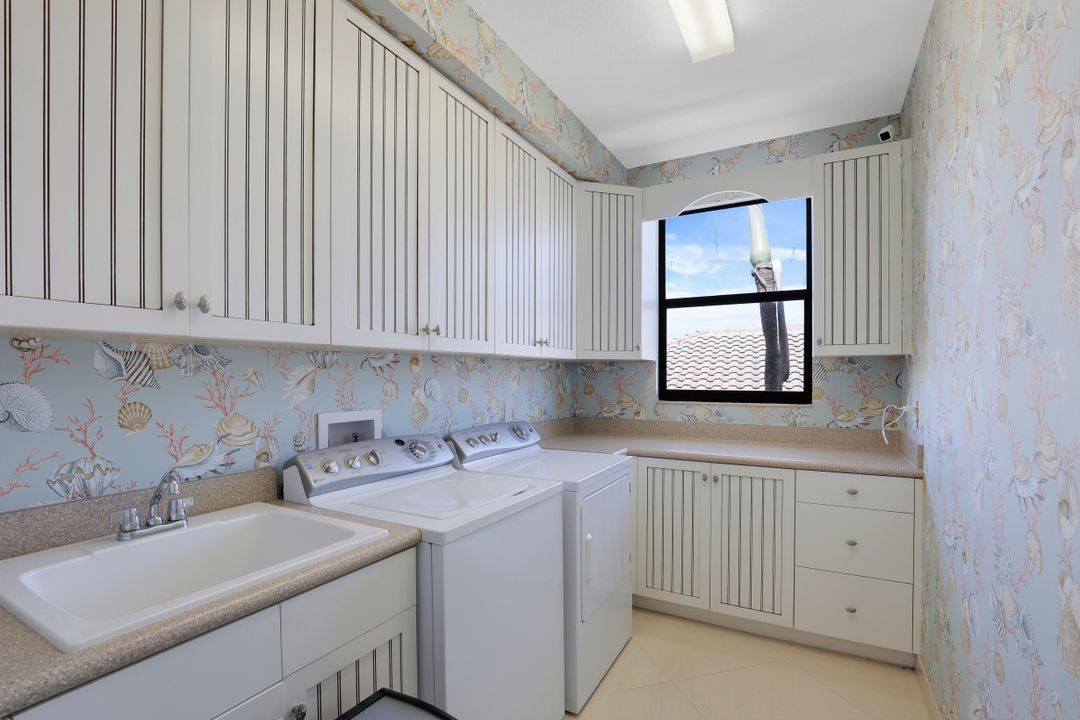 3642 Santaren Ct, Naples, FL 34119