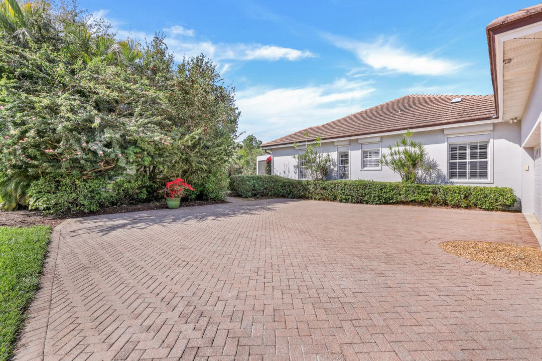 8072 Tiger Lily Dr, Naples, FL 34113