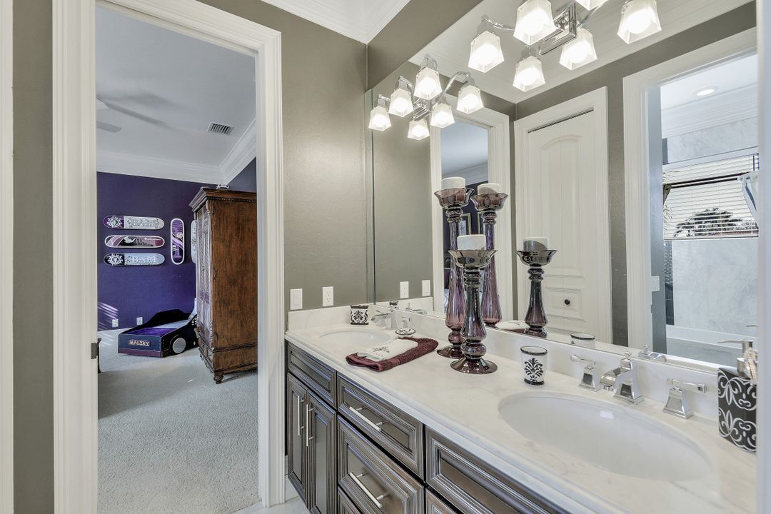 6411 Highcroft Dr, Naples, FL 34119