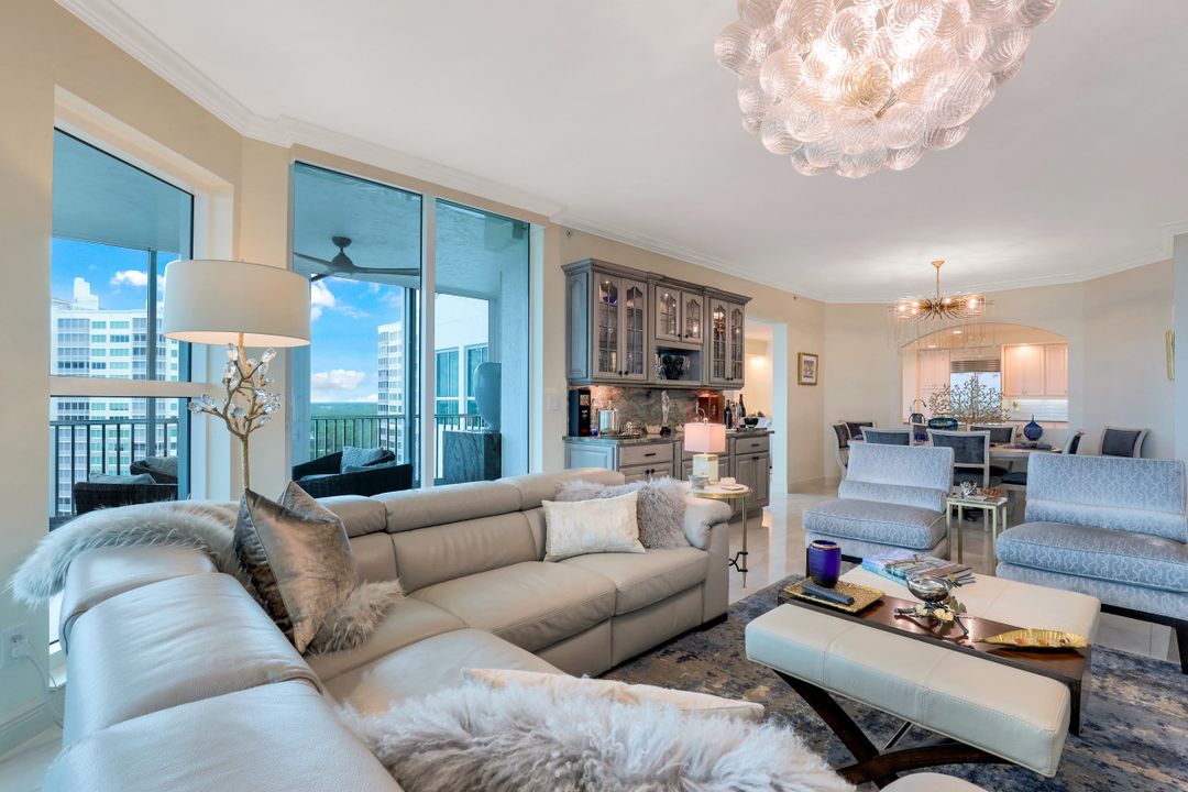 285 Grande Way #1204, Naples, FL 34110