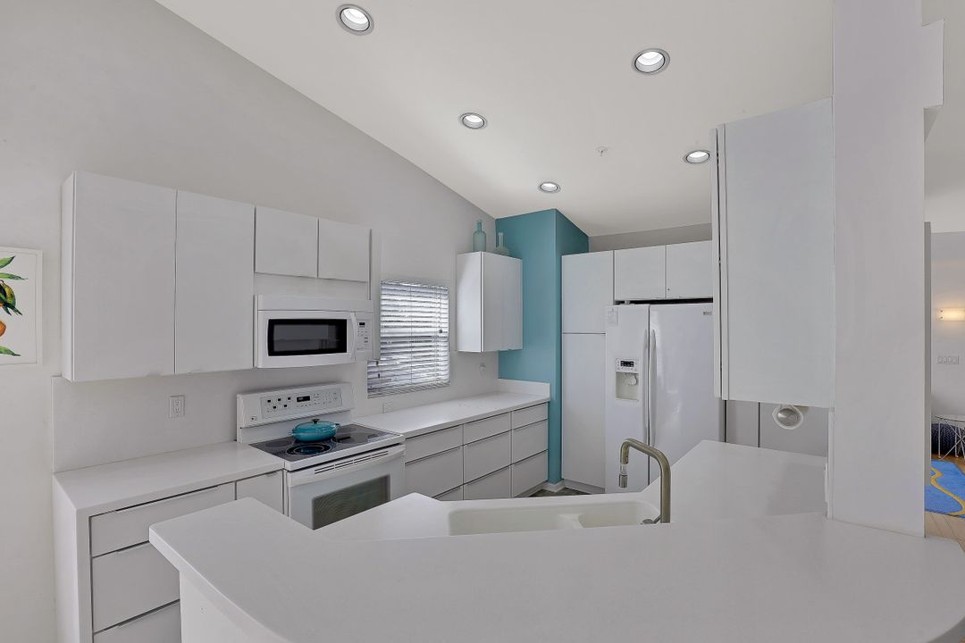 24827 Lakemont Cove Ln #203, Bonita Springs, FL 34134