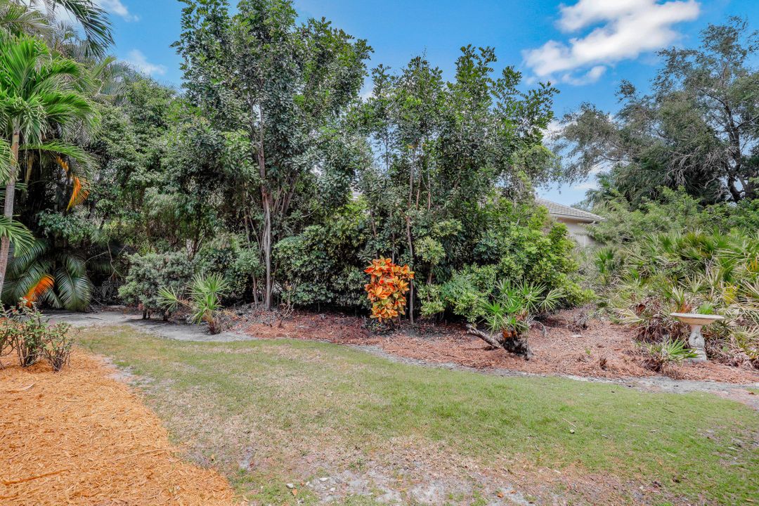 3950 Lakemont Dr, Bonita Springs, FL 34134