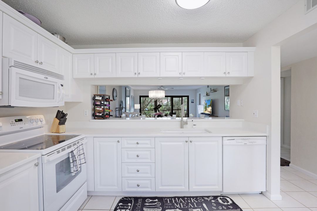 5792 Deauville Cir, Naples, FL 34112