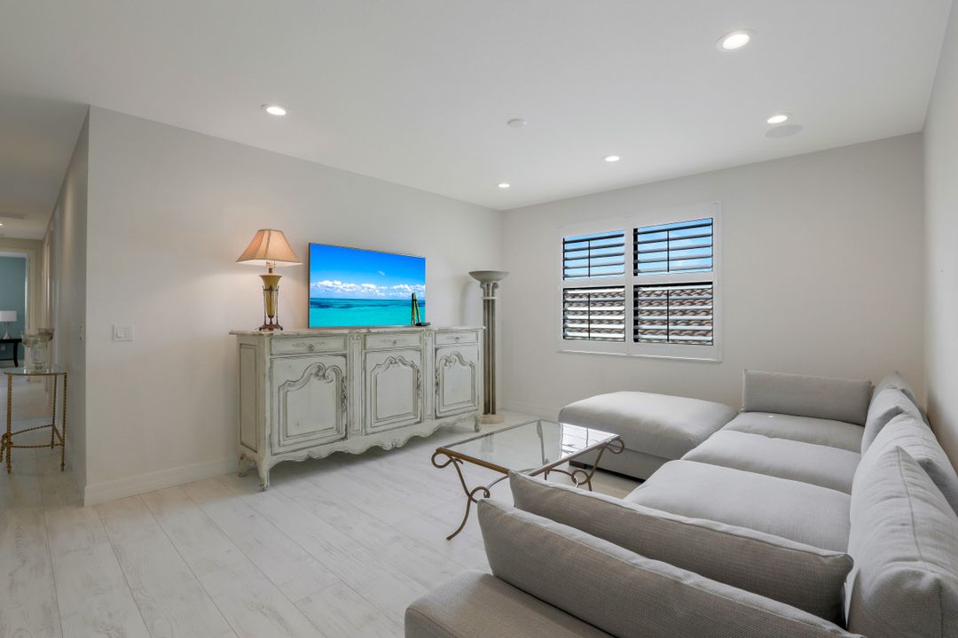 13840 Luna Dr, Naples, FL 34109