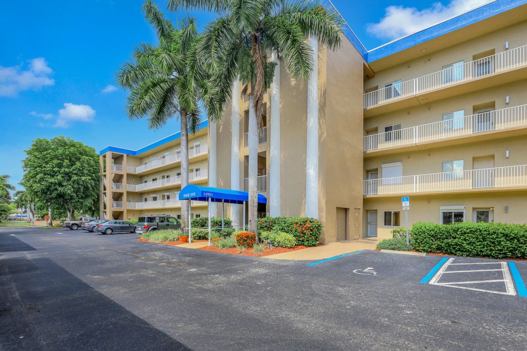 14901 Park Lake Dr #101, Fort Myers, FL 33919