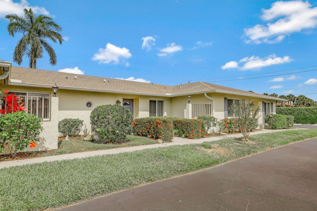 51 Glades Blvd #2, Naples, FL 34112