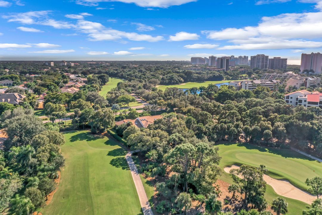 581 Gulf Park Dr, Naples, FL 34108