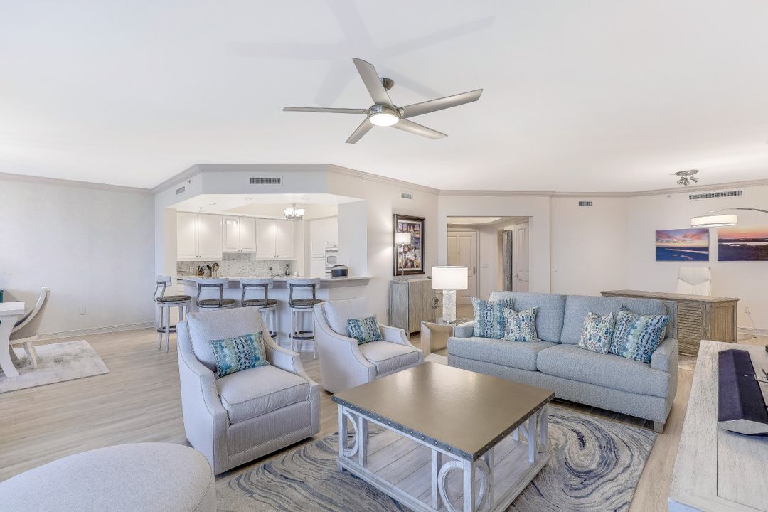 1060 Borghese Ln, Naples, FL 34114