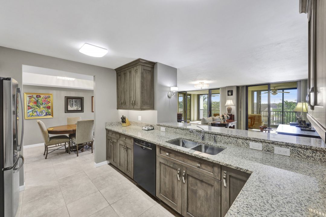 5601 Turtle Bay Dr #203, Naples, FL 34108