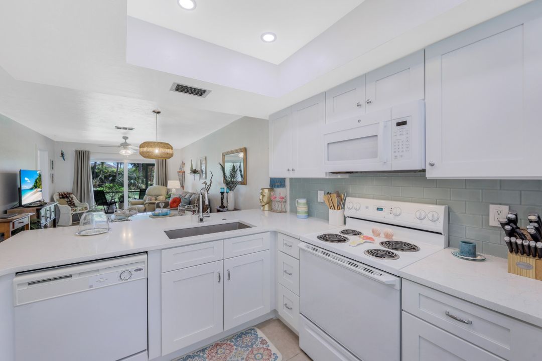 1079 Pine Isle Ln, Naples, FL 34112