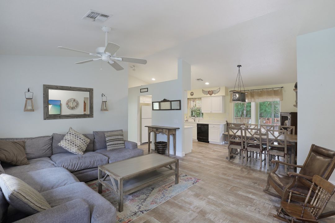 560 4th St NE, Naples, FL 34120