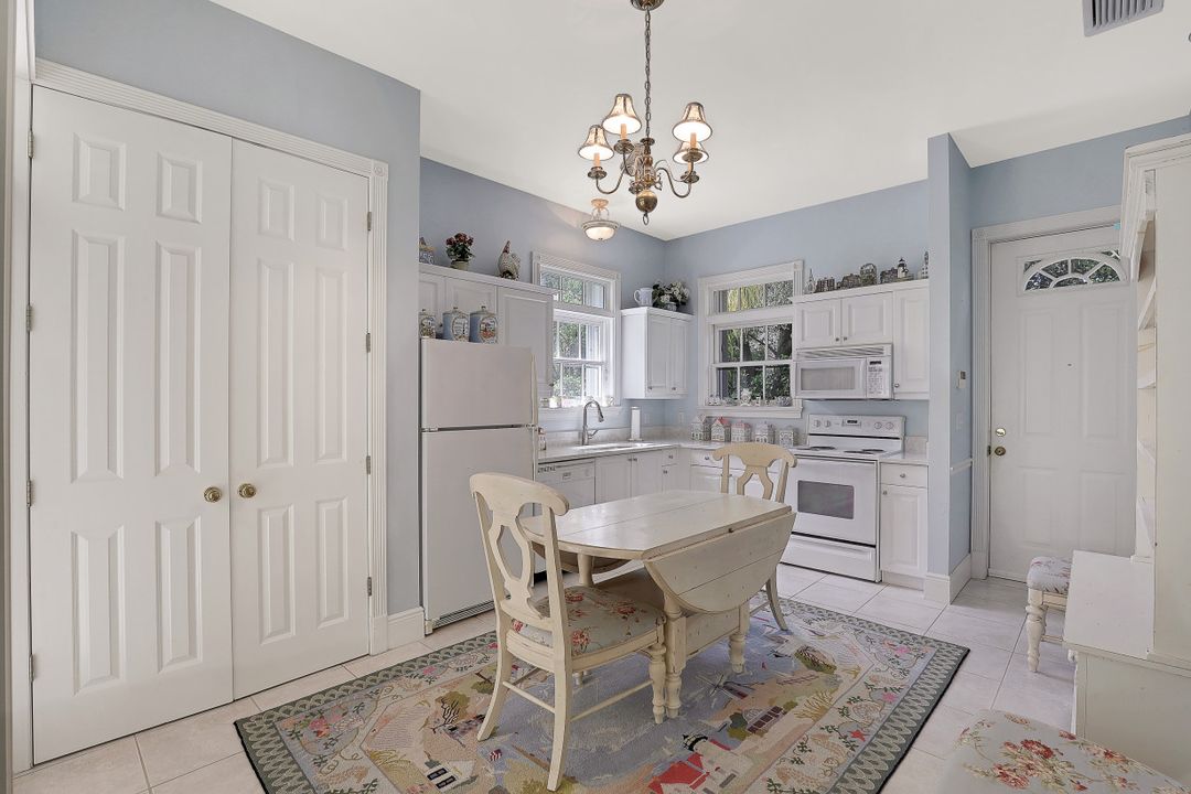 5760 Golden Oaks Ln, Naples, FL 34119