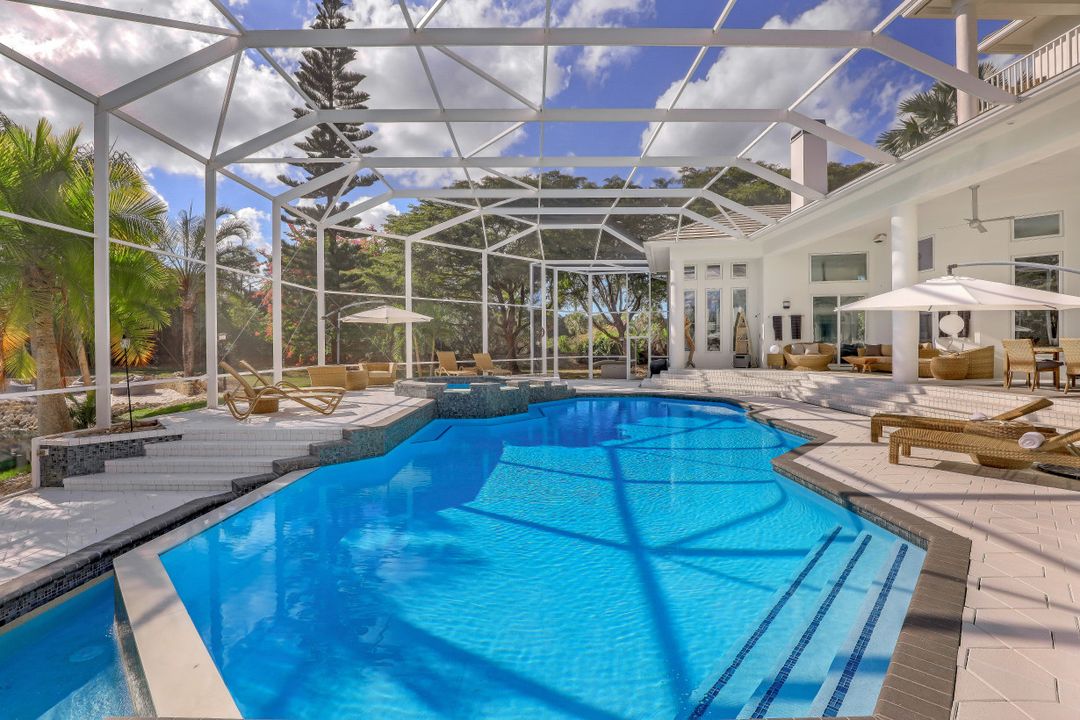 6262 Standing Oaks Ln, Naples, FL 34119