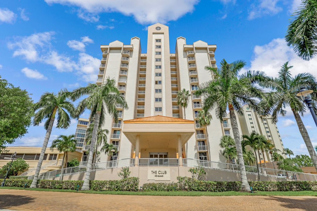40 Seagate Dr #1203, Naples, FL 34103