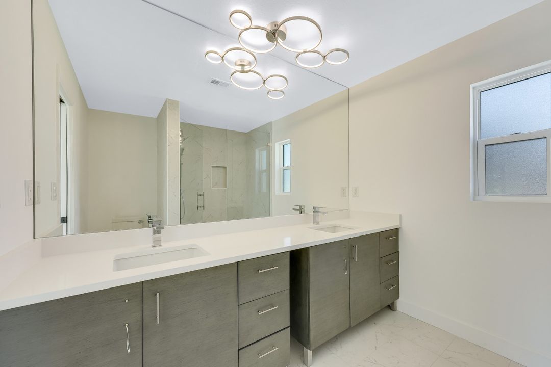 70 Thorncrest Ln, Naples, FL 34113