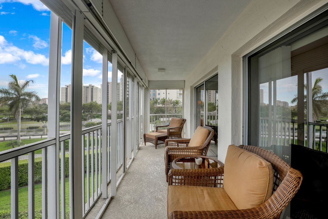 1 Bluebill Ave #306, Naples, FL 34108