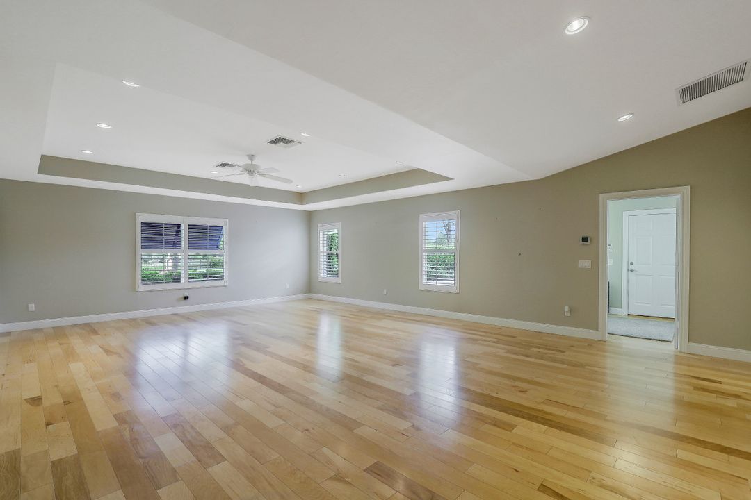 762 Hickory Rd, Naples, FL 34108