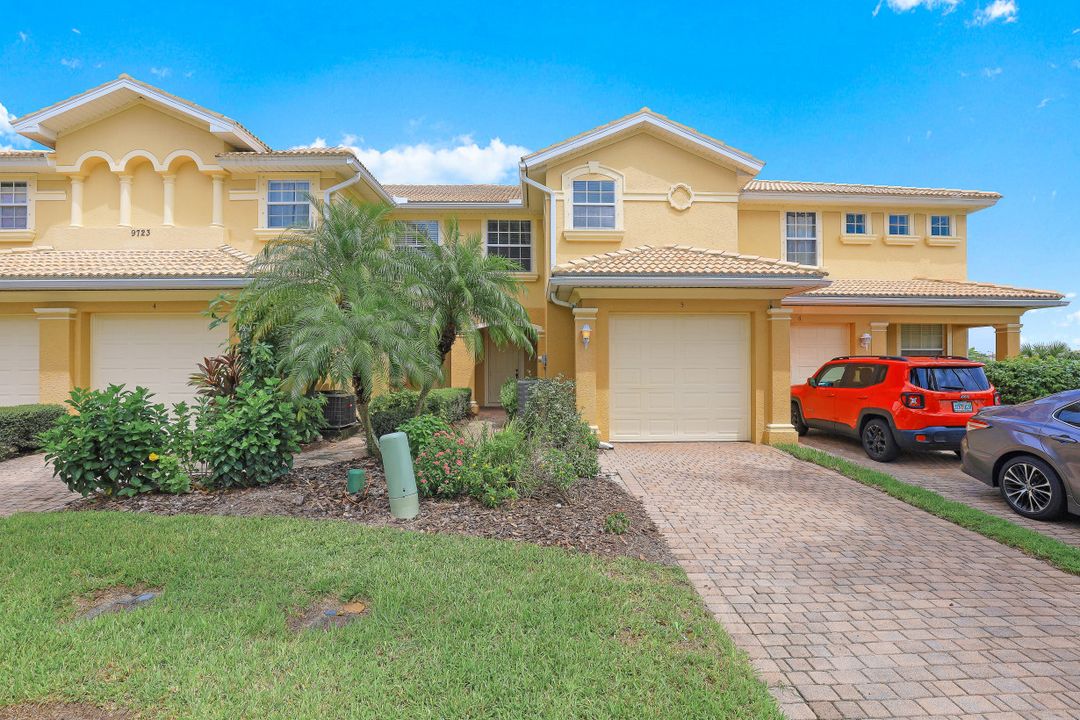 9723 Heatherstone Lake Ct, Estero, FL 33928