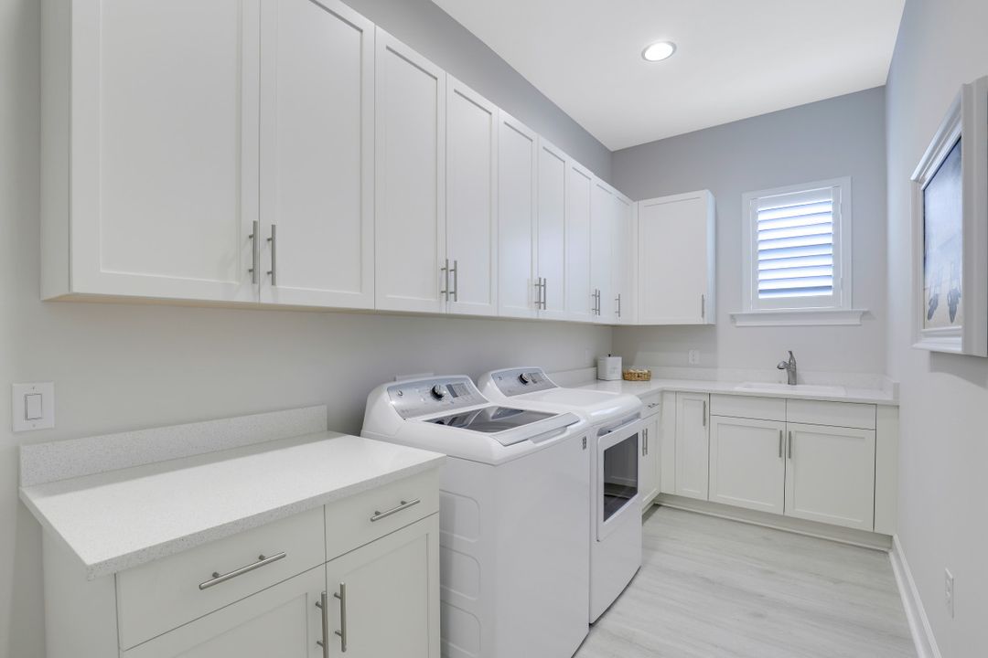 5771 Clarendon Dr, Naples, FL 34113