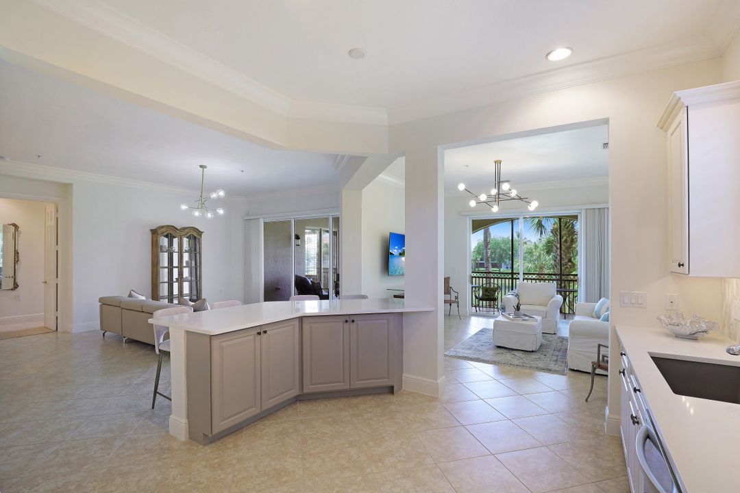 3176 Serena Ln #202, Naples, FL 34114