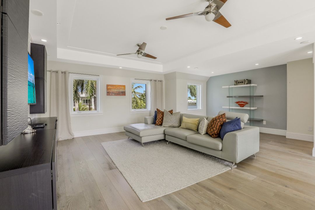 875 9th St S #PH, Naples, FL 34102