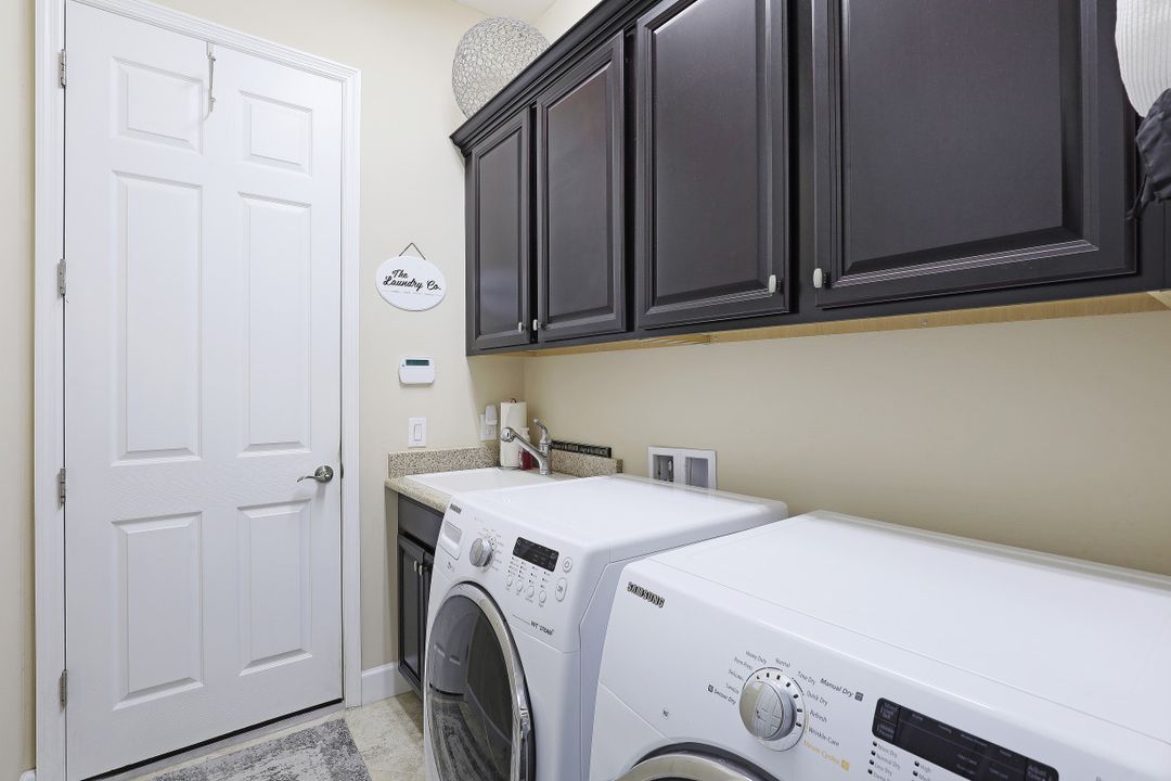 9367 Isla Bella Cir, Bonita Springs, FL 34135