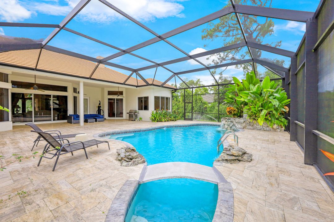 6881 Bottlebrush Ln, Naples, FL 34109
