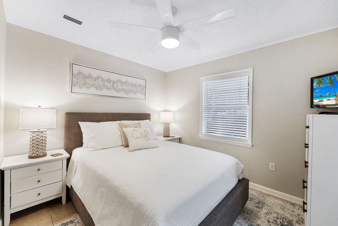 10095 7th St N #1, Naples, FL 34108