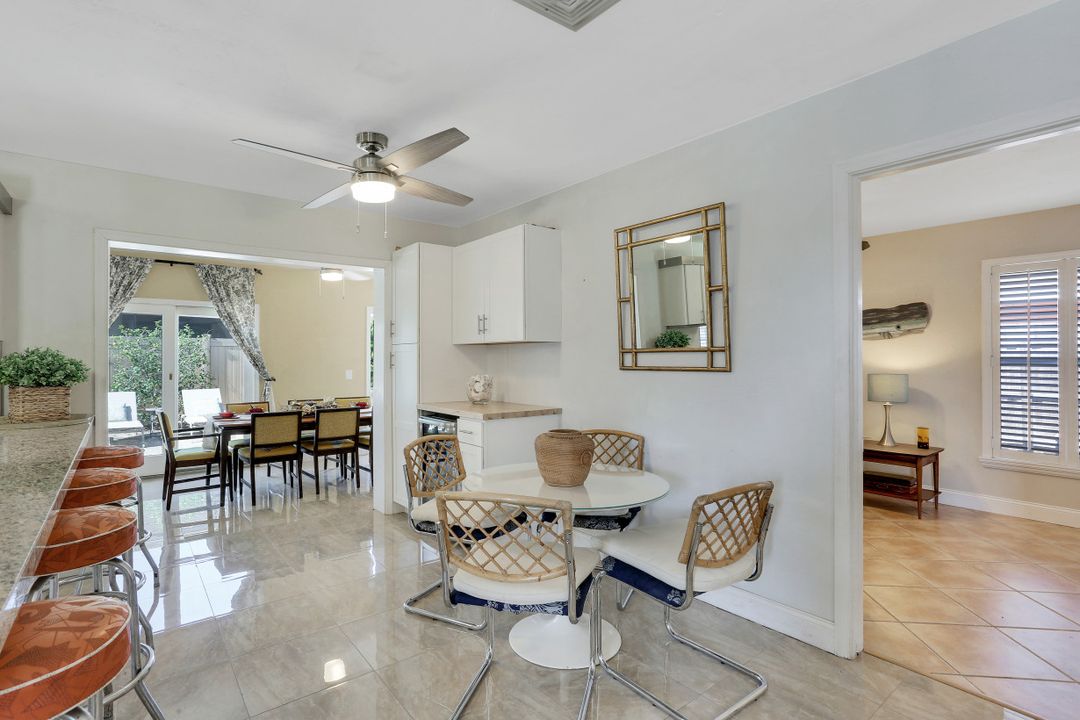 698 99th Ave N, Naples, FL 34108